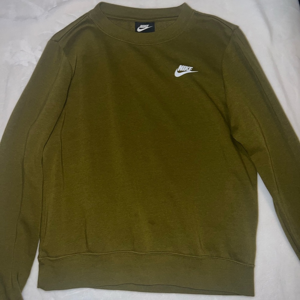 Nike Olive Green crew Neck. Only worn once. Size small